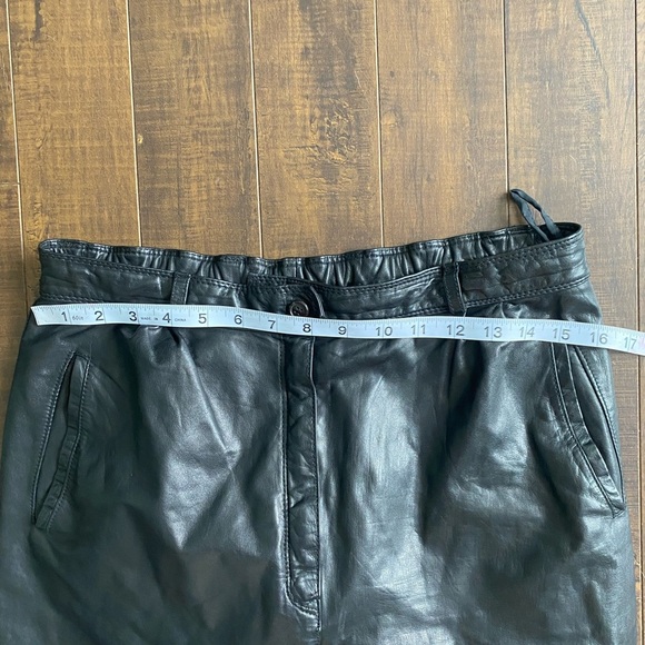 Vintage High Rise Black leather pants - Picture 6 of 9